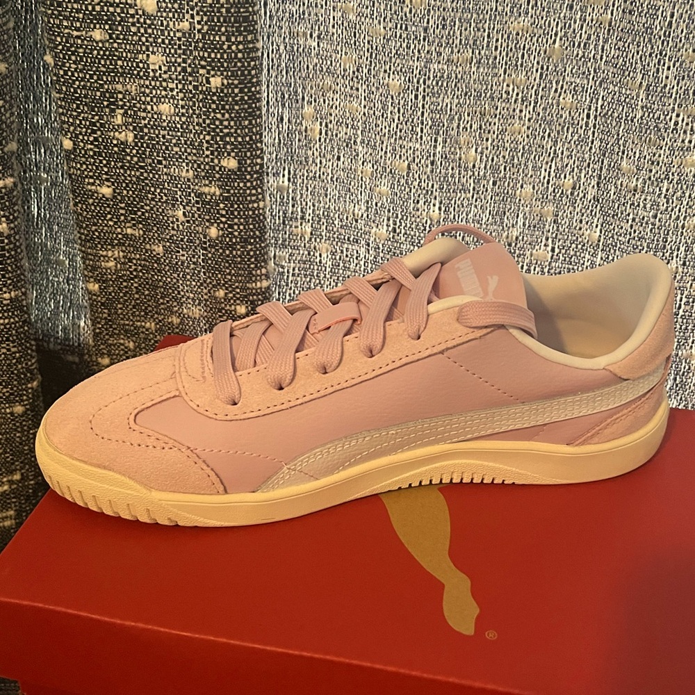 Puma sneakers 
Puma Club 5v5